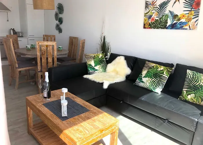 Sea Breeze With Shared Pool And Near The Beach 公寓 科斯塔特吉塞