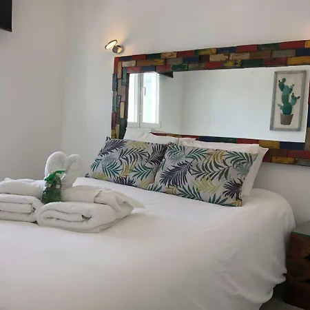Διαμέρισμα Sea Breeze With Shared Pool And Near The Beach