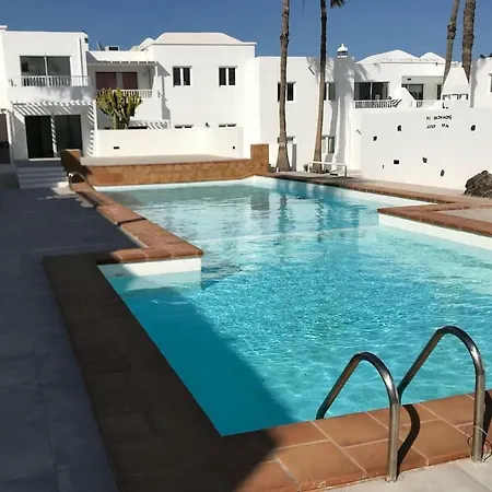 Sea Breeze With Shared Pool And Near The Beach Daire Costa Teguise