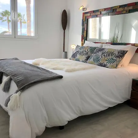 Sea Breeze With Shared Pool And Near The Beach Διαμέρισμα *